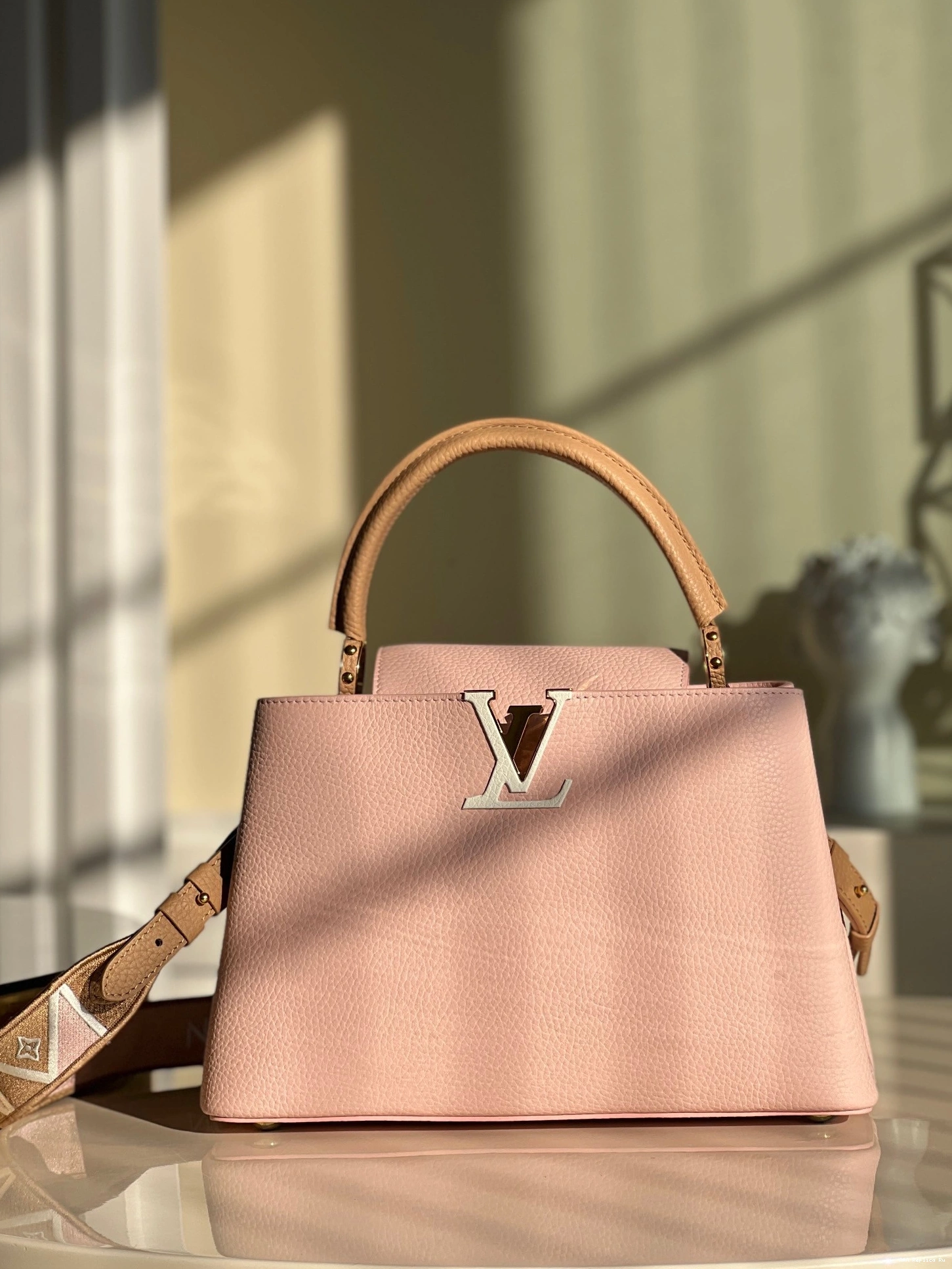 AAA Pruses Bags MM VUITTON CAPUCINES LOUIS 0825